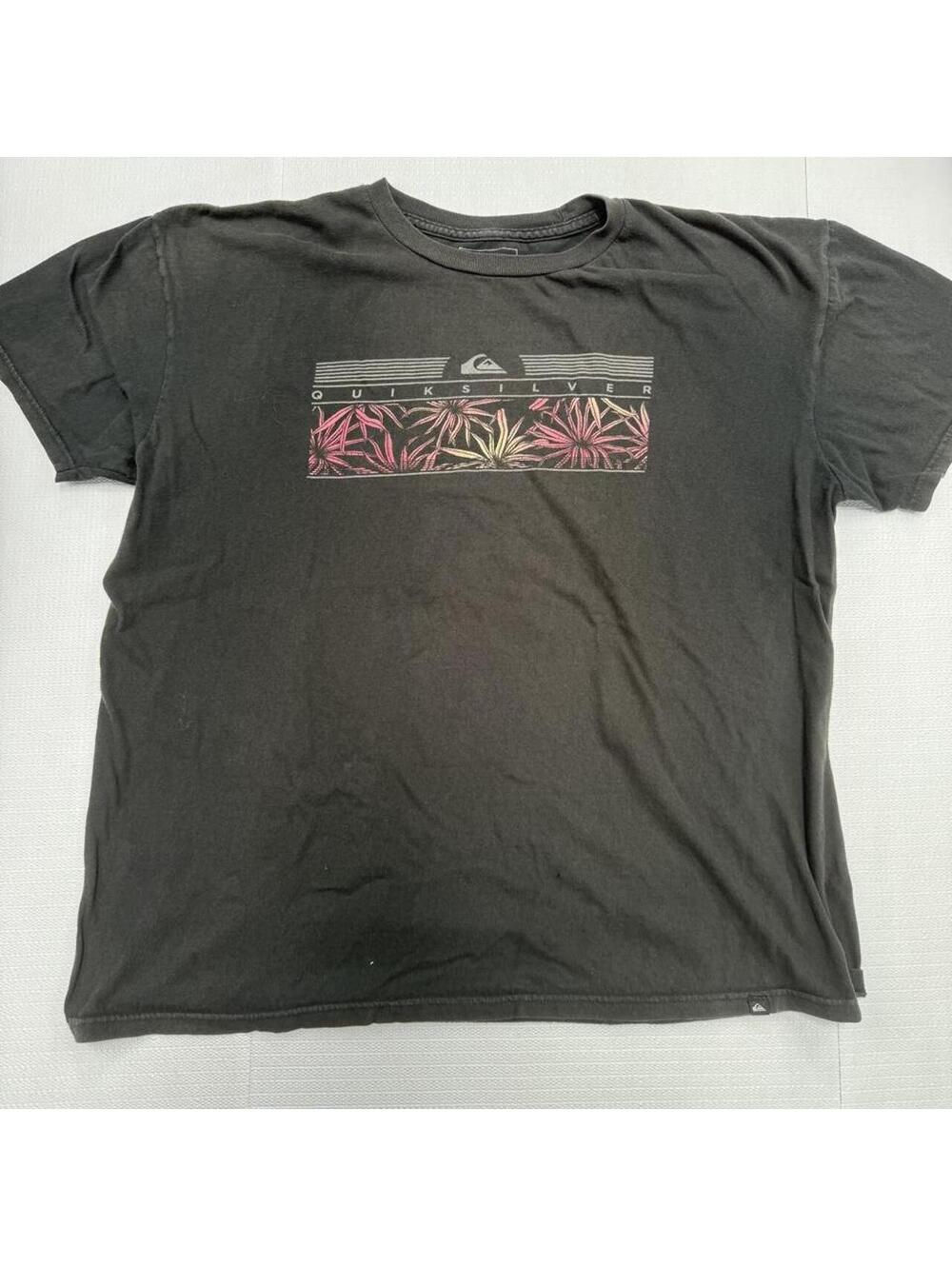 Quiksilver Men's Black and Grey Tshirt